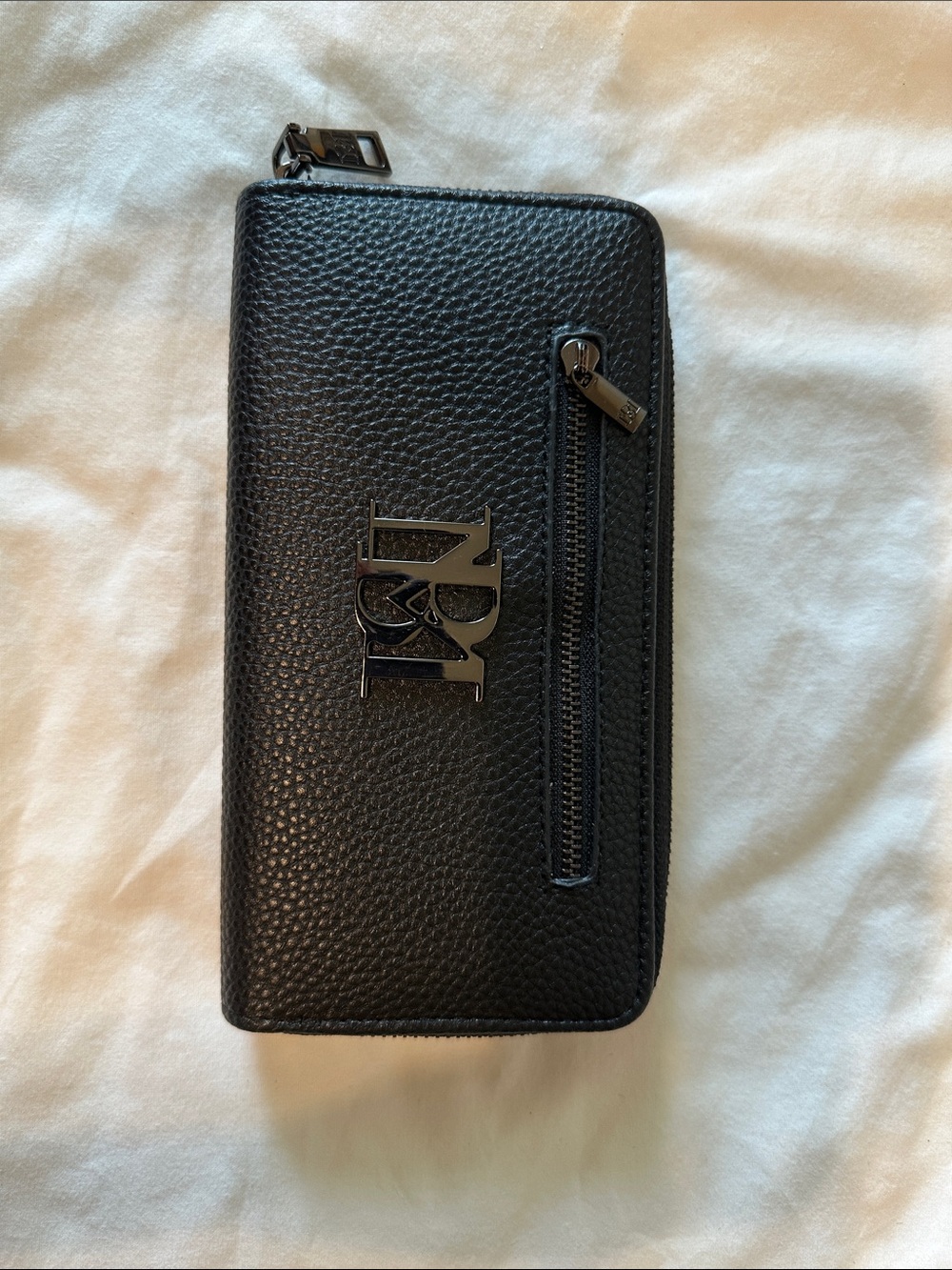 Badgley Mischka Black Pebbled Leather Zip Wallet